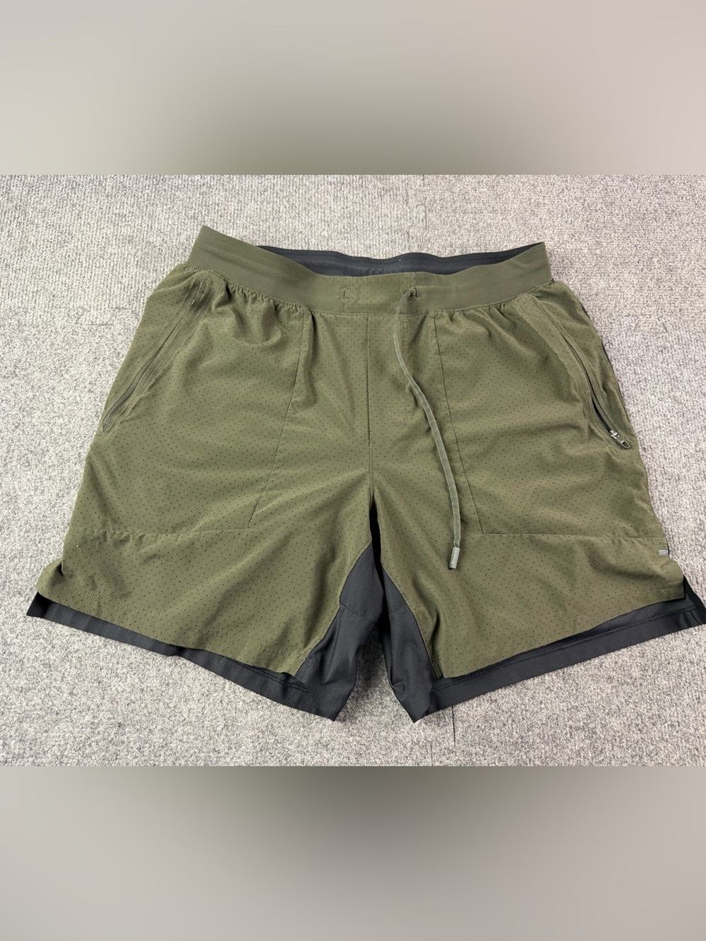 Lululemon Pace Breaker Mens Lined 7” Shorts Size L Gren/Black